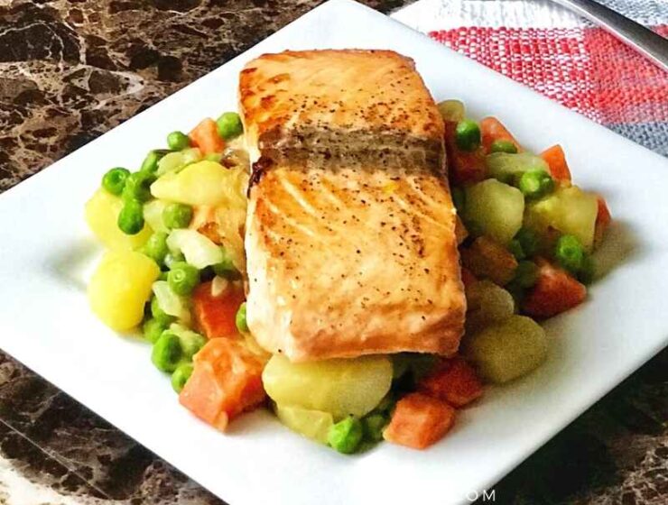 The best salmon recipe for busy weekday lunches and dinner; this quick and easy pan seared salmon recipe is healthy, easy to make, and delicious.