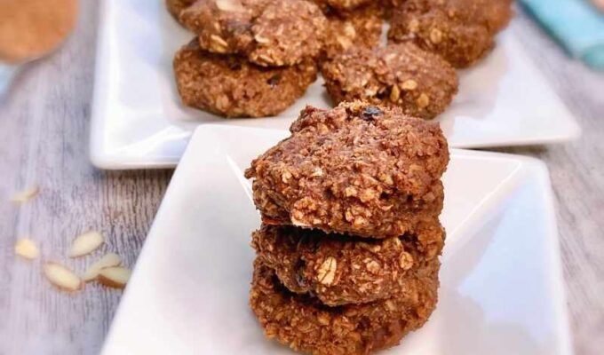 Healthy oatmeal almond breakfast cookies with banana and peanut butter; his healthy vegan almond oat cacao cookie is a guilt-free and delicious