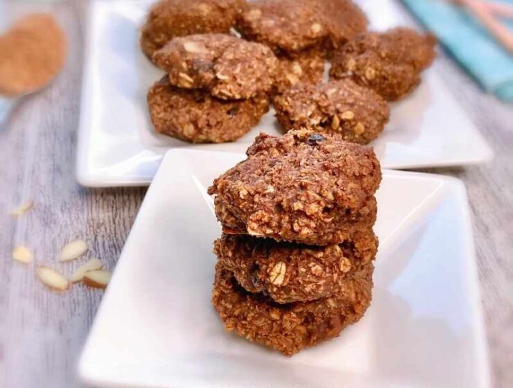 Healthy oatmeal almond breakfast cookies with banana and peanut butter; his healthy vegan almond oat cacao cookie is a guilt-free and delicious