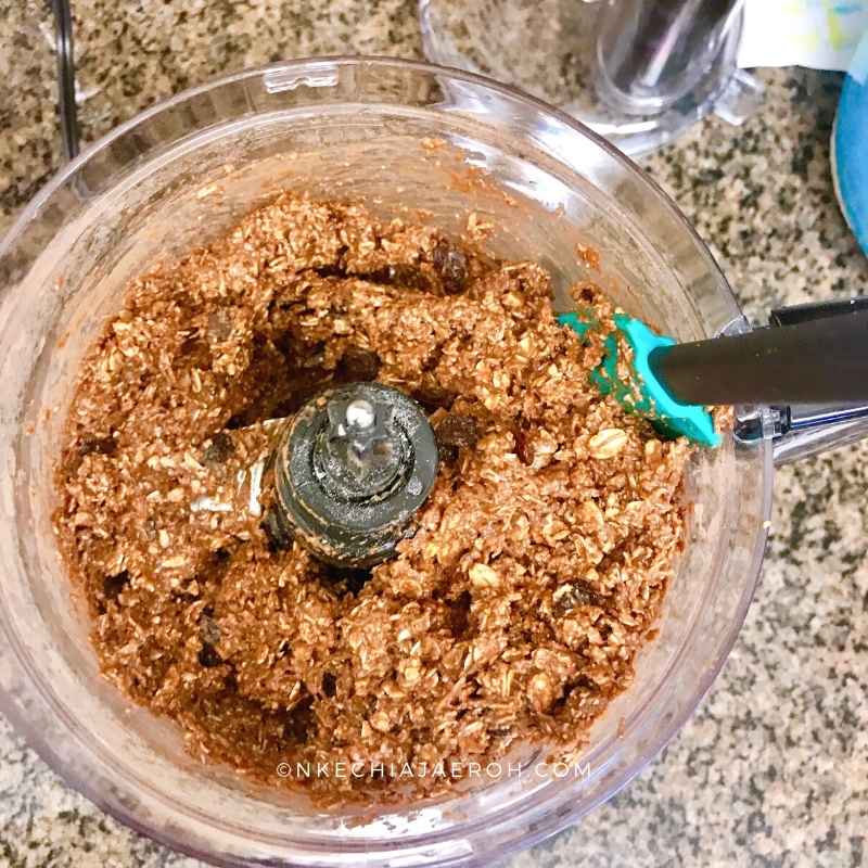 These healthy oatmeal almond breakfast cookies are no joke! My kids love, and we the adults adore them! What's not to love, these wholesome cookies are guilt-free and delicious! They make a great snack, and they require few ingredients.