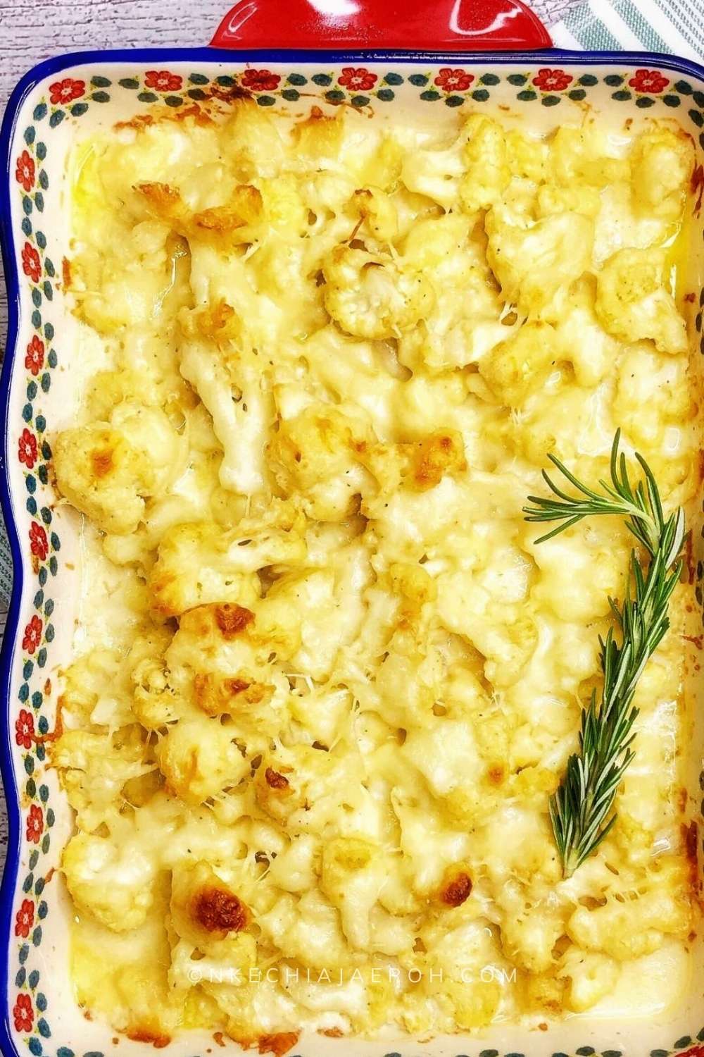 This creamy and insanely tasty cauliflower mac and cheese can compete with the real mac and cheese any time any day! Whether you are celebrating Thanksgiving, Christmas, or family reunion, this meal is a winner healthy side dish you want to present!