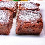 Sprinkles or no Sprinkles, toppings or no toppings. A little sprinkle of powdered sugar alternative can go a long way to make these vegan brownies unbelievable!