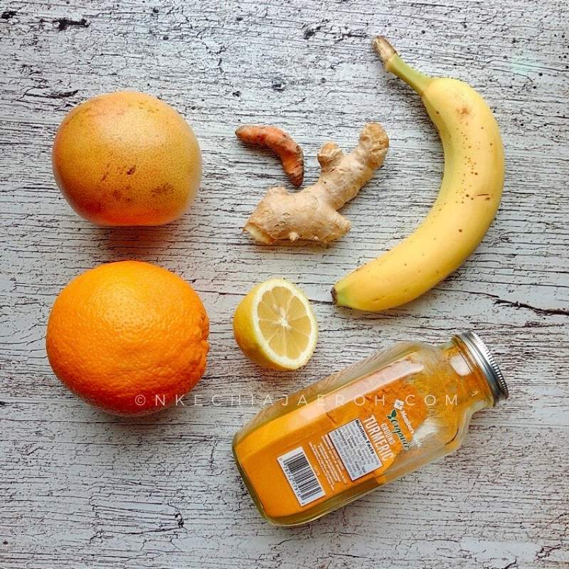 Orange, grapefruit, banana, lemon, fresh ginger, and turmeric smoothie ingredients