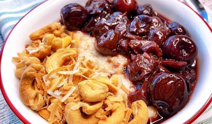 Vegan coconut milk oatmeal recipe with toasted sweet coconut flakes