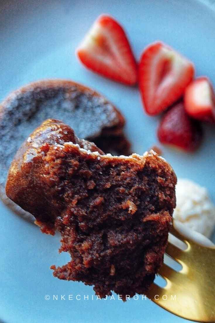 This easy to make dessert is incredibly delicious! Whether you bake cakes less often or very often, easy chocolatey desserts are a goldmine: annnnd, a must-try recipe. Also, called molten cakes, these small dewy baked goodness are best enjoyed warm. If you all chocolate lave cakes to cool, the "lava" in the middle to harden, and honestly, what's the need? lol? Thes cakes are great for inexperienced bakers because they are effortless with minimal ingredients and instructions. #chocolatey #desserts #birthdaydessert #Chocolatecake #Lavacakes #Treats #Chocolatedessert #Bakefromscratch