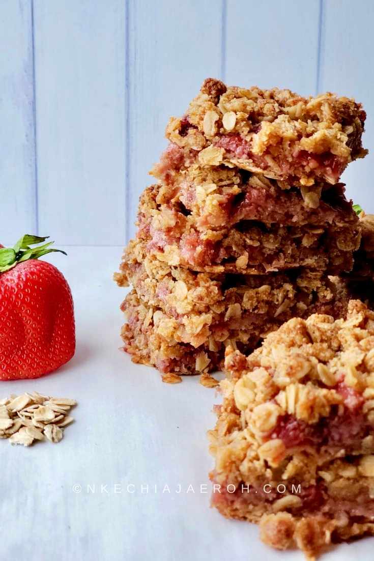 Freshly made strawberry sauce for making a healthy and delicious strawberry bar like this one.