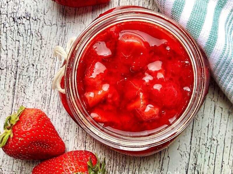 Healthy and refined Sugar-free strawberry sauce for dessert toppings, oatmeal toppings, pancakes, waffles, and much more!