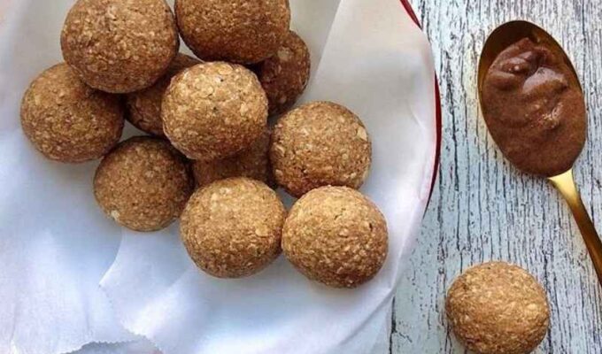 These healthy, ripe plantain energy balls are vegan, gluten-free, paleo-friendly, low carb, sugar-free, sweet, savory, and insanely delicious. Relatively these healthy protein bites require only three main ingredients; you can make these babies with your eyes closed. These paleo energy balls are here to stay!