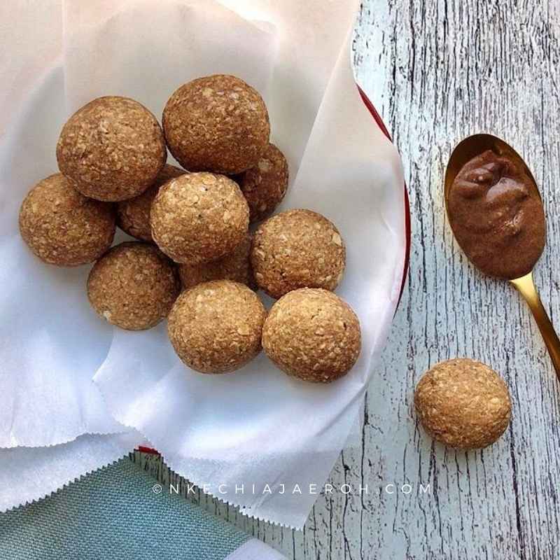 These healthy, ripe plantain energy balls are vegan, gluten-free, paleo-friendly, low carb, sugar-free, sweet, savory, and insanely delicious. Relatively these healthy protein bites require only three main ingredients; you can make these babies with your eyes closed. These paleo energy balls are here to stay!