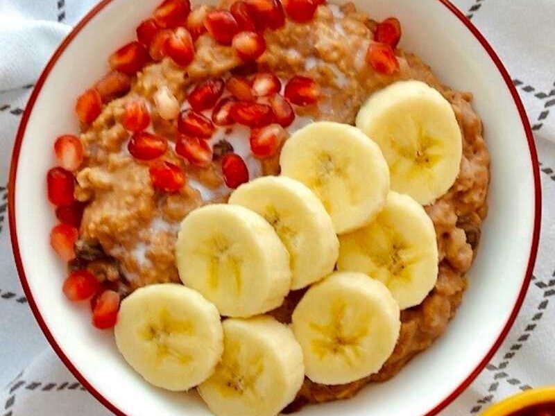 Learn how to make this satisfying chocolate oatmeal porridge recipe. This recipe is healthy, nutritious and can quench your chocolate craving. Trust me when I say this oatmeal porridge recipe deserves a place in your home.