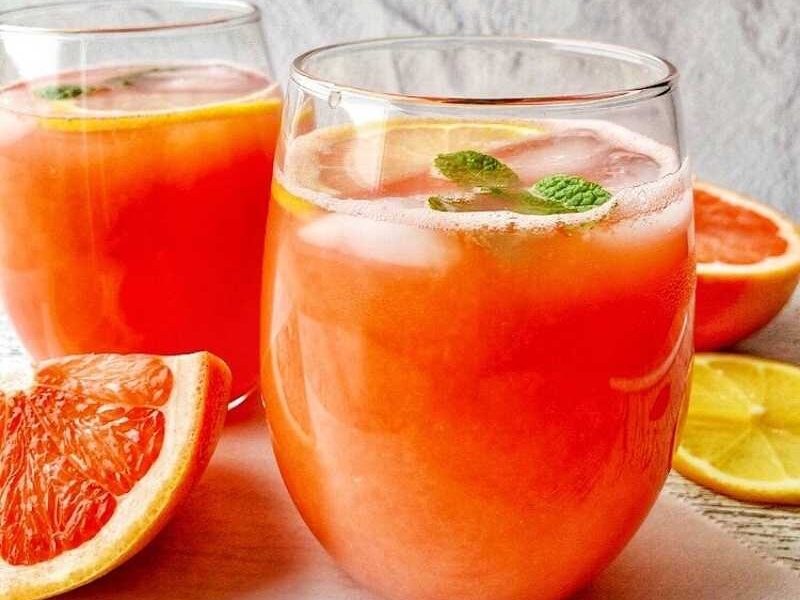 Please permit me to quickly show you how to make the best homemade grapefruit juice that you will actually love! Homemade grapefruit juice is always the best because it does not have artificial preservatives or additives! This hydrating grapefruit juice recipe is quick, easy, and invigorating.