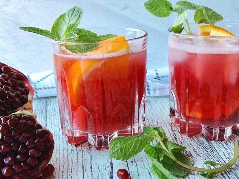 Homemade pomegranate juice recipe Pomegranate juice is sweet, tart, refreshing, and very nutritious. If you haven’t had pomegranate juice before, stop it. Go make yourself some after reading this post! Today I am excited to share with you this very easy pomegranate juice recipe. This recipe requires two cups of pomegranate seeds, also known as arils; if you do not know how to seed a pomegranate, check my post on how to deseed a pomegranate.