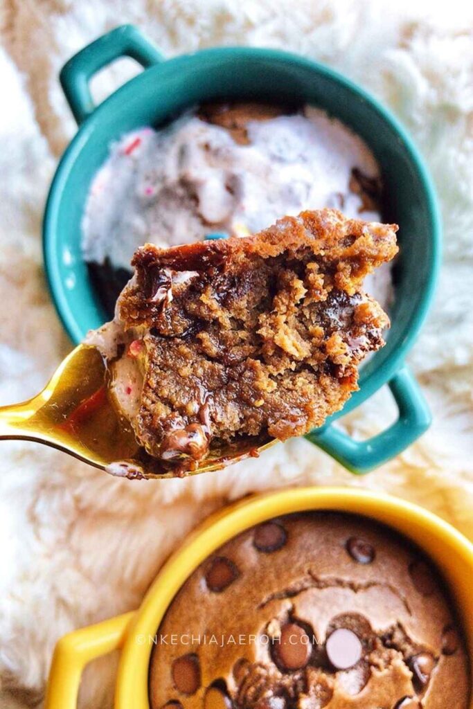 A delightful TikTok inspired chocolate baked oats recipe is the healthy brownie in a mug you need to start your day! This TikTok Viral Chocolate Baked Oats Recipe is a definition of cake for breakfast. Customize this recipe to suit your taste, add the flavors you want! Making baked oatmeal is easy and requires only two steps - blend, bake, and enjoy! This recipe makes for a wholesome breakfast, or dessert everyone member of your family will love. Top this with a little yogurt, icing, more melted chocolate, or any nut/seed spread of choice to get the best out of it! #bakedoats #TikTokhack #bakedoatmeal #oatmeal #healthybreakfast #oatcake #tikTokrecipe