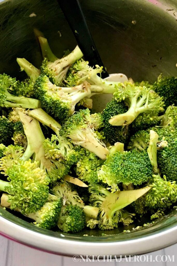 Season; place the cut broccoli in a big bowl and add onion powder, salt, black pepper, Maggi, and dry thyme. Use a spatula to combine or toss. Then add the olive oil to the balsamic vinegar and add the monkfruit. Use a spoon to mix these three ingredients, and then pour on the broccoli. Combine everything with a spatula