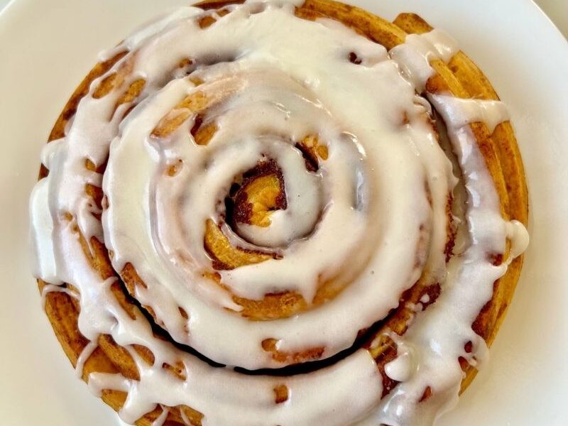 The air fryer giant cinnamon roll is perfect for a weekend breakfast; it is delightful, fun, easy to make, and gorgeous! All you need to make this huge cinnamon roll is a can of Pillsbury deluxe cinnamon rolls and your air fryer. I really love the idea of a cake-looking cinnamon roll. And the best part is that making extra-large cinnamon rolls in the air fryer requires only one ingredient! #Giantcinnamonroll #extralargecinnamonroll #cinnamonrolls #airfryercinnamonroll #airfryerrolls