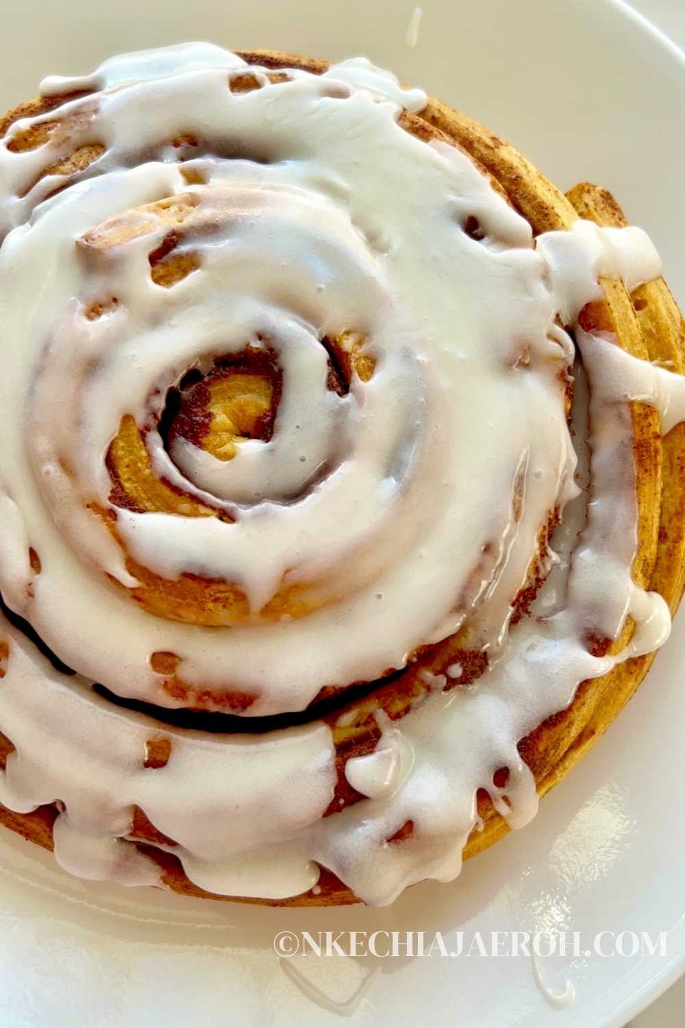 The air fryer giant cinnamon roll is perfect for a weekend breakfast; it is delightful, fun, easy to make, and gorgeous! All you need to make this huge cinnamon roll is a can of Pillsbury deluxe cinnamon rolls and your air fryer. I really love the idea of a cake-looking cinnamon roll. And the best part is that making extra-large cinnamon rolls in the air fryer requires only one ingredient! #Giantcinnamonroll #extralargecinnamonroll #cinnamonrolls #airfryercinnamonroll #airfryerrolls