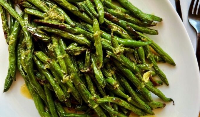 A simple and easy recipe for air fryer green beans with garlic butter sauce requires only a few ingredients; fresh green beans, onions powder, salt, pepper, avocado oil as well a drizzle of garlicky, buttery sauce! Air fried garlic green beans are easy, quick, tender, crisp, deliciously delightful, and perfect with any main dish. P.s. I love it with salmon! This air fryer fried green beans recipe cooks in less than 10 minutes in the air fryer (well, obviously)! But we don't stop there; I take it a little further with my garlic butter sauce. #airfryergreenbeans #greenbeans #garlicsauce #airfryerrecipe