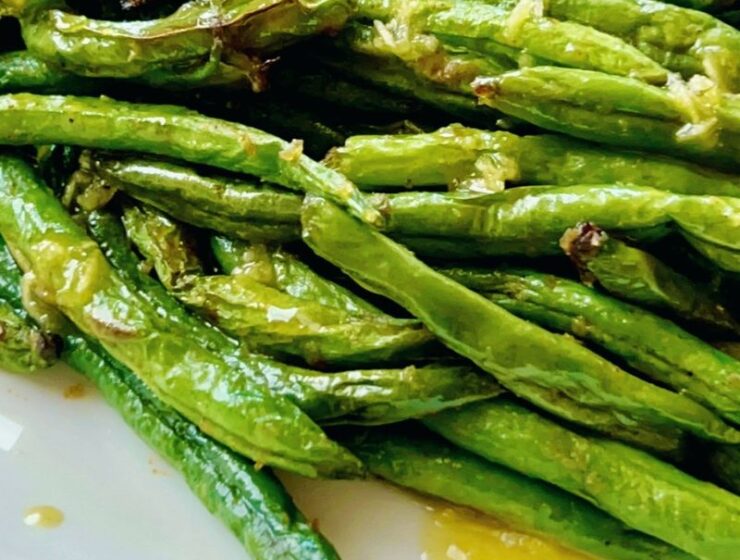 A simple and easy recipe for air fryer green beans with garlic butter sauce requires only a few ingredients; fresh green beans, onions powder, salt, pepper, avocado oil as well a drizzle of garlicky, buttery sauce! Air fried garlic green beans are easy, quick, tender, crisp, deliciously delightful, and perfect with any main dish. P.s. I love it with salmon! This air fryer fried green beans recipe cooks in less than 10 minutes in the air fryer (well, obviously)! But we don't stop there; I take it a little further with my garlic butter sauce. #airfryergreenbeans #greenbeans #garlicsauce #airfryerrecipe