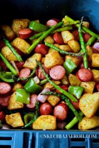 An easy recipe of air fryer turkey sausages, potatoes, and asparagus is tasty, nutritious, and filling. Weeknight dinners can never get easier than this super tasty air fryer of smoked turkey sausages, potatoes, asparagus, and peppers. The best part is that they are easy to make! If you have never air fried sausages before, you are in for a treat! Turkey sausage in the air fryer is delicious and makes a quick lunch or dinner. #Turkeysausage #Smokedsausage #Butterballsausage #smokedturkeysausage #airfryersausage #sausageandpotatoes