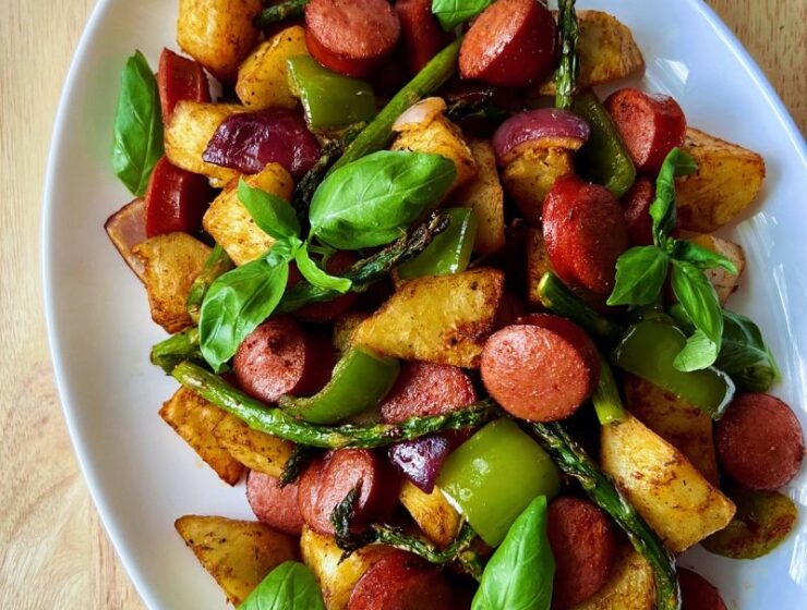 An easy recipe of air fryer turkey sausages, potatoes, and asparagus is tasty, nutritious, and filling. Weeknight dinners can never get easier than this super tasty air fryer of smoked turkey sausages, potatoes, asparagus, and peppers. The best part is that they are easy to make! If you have never air fried sausages before, you are in for a treat! Turkey sausage in the air fryer is delicious and makes a quick lunch or dinner. #Turkeysausage #Smokedsausage #Butterballsausage #smokedturkeysausage #airfryersausage #sausageandpotatoes