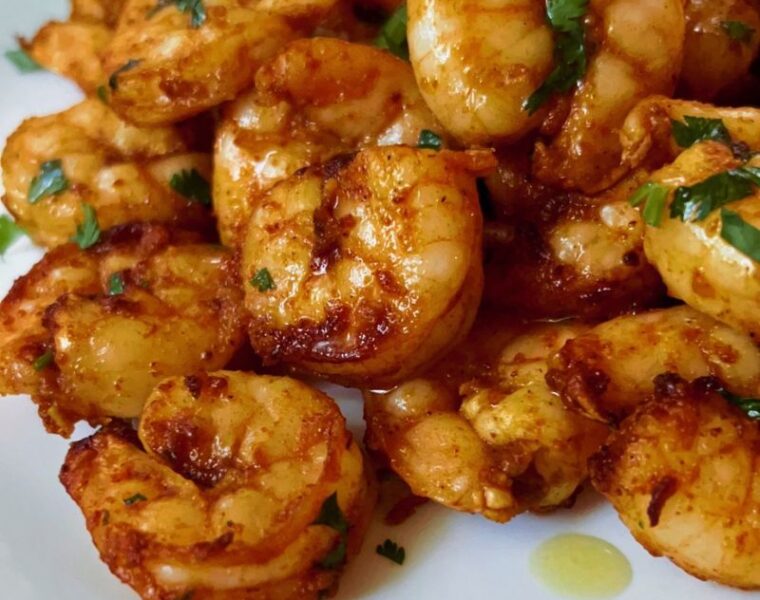A simple recipe of garlic butter shrimp cooked in the air fryer is buttery, flavorful, and satisfyingly delicious! All you need is a few ingredients alongside fresh garlic and a good quality butter. Then season the shrimp with the ingredients and melted butter, and simply air fry for less than 10 minutes. Air fryer garlic butter shrimp is the perfect weeknight or weekday recipe everyone will swoon over! This garlic butter shrimp is an excellent keto meal with low carbohydrate and high protein. #Airfryershrimp #Garlicbuttershrimp #Shrimprecipe #Airfryerseafood #airfryerrecipes