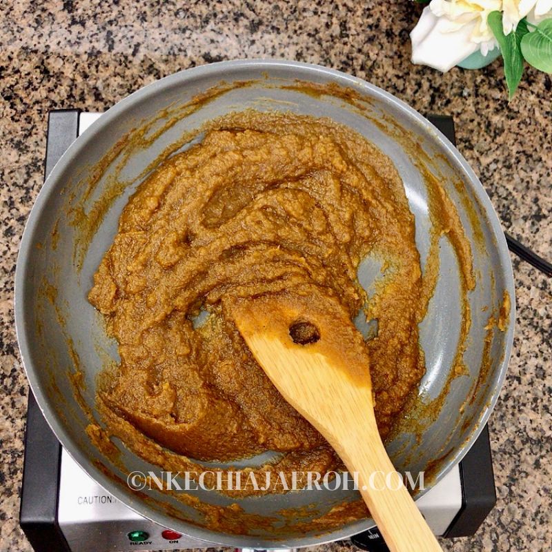 The best vegan pumpkin butter is here! My homemade pumpkin butter recipe is a fall treat that can be used in many ways. This non-dairy fruit spread brings all that pumpkin pie flavor yet is completely vegan. Made with fresh, homemade pumpkin puree, this is the best ever pumpkin butter you’ll love. The simple ingredients come together in no time at all, and you’re left with this amazing spread that’s good on everything. #Pumpkin #Pumpkinbutter #pumpkinrecipes