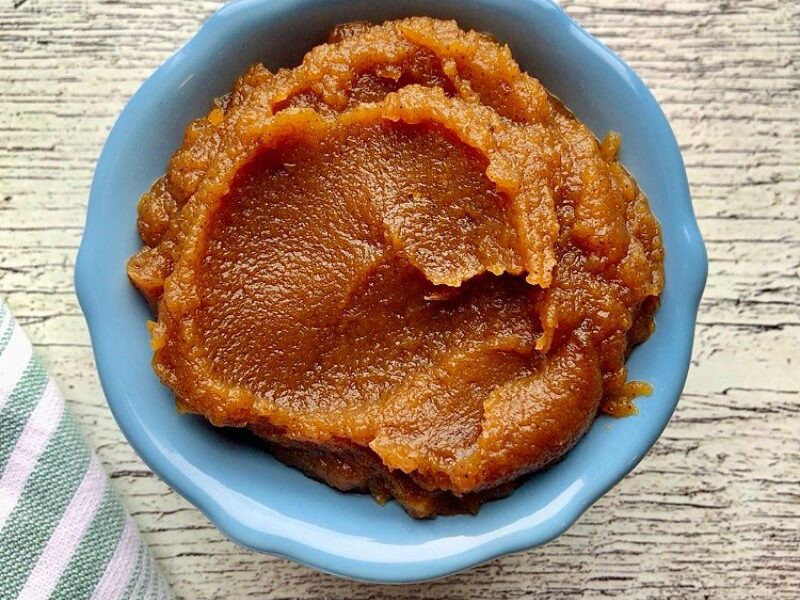 The best vegan pumpkin butter is here! My homemade pumpkin butter recipe is a fall treat that can be used in many ways. This non-dairy fruit spread brings all that pumpkin pie flavor yet is completely vegan. Made with fresh, homemade pumpkin puree, this is the best ever pumpkin butter you’ll love. The simple ingredients come together in no time at all, and you’re left with this amazing spread that’s good on everything. #Pumpkin #Pumpkinbutter #pumpkinrecipes