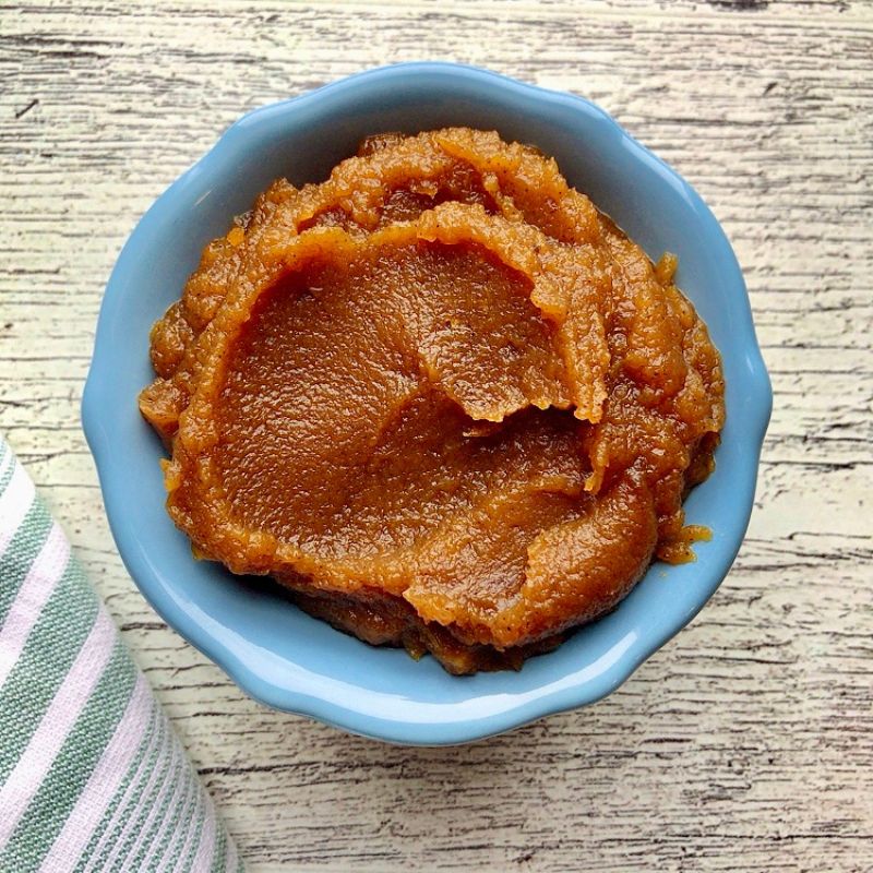 The best vegan pumpkin butter is here! My homemade pumpkin butter recipe is a fall treat that can be used in many ways. This non-dairy fruit spread brings all that pumpkin pie flavor yet is completely vegan. Made with fresh, homemade pumpkin puree, this is the best ever pumpkin butter you’ll love. The simple ingredients come together in no time at all, and you’re left with this amazing spread that’s good on everything. #Pumpkin #Pumpkinbutter #pumpkinrecipes
