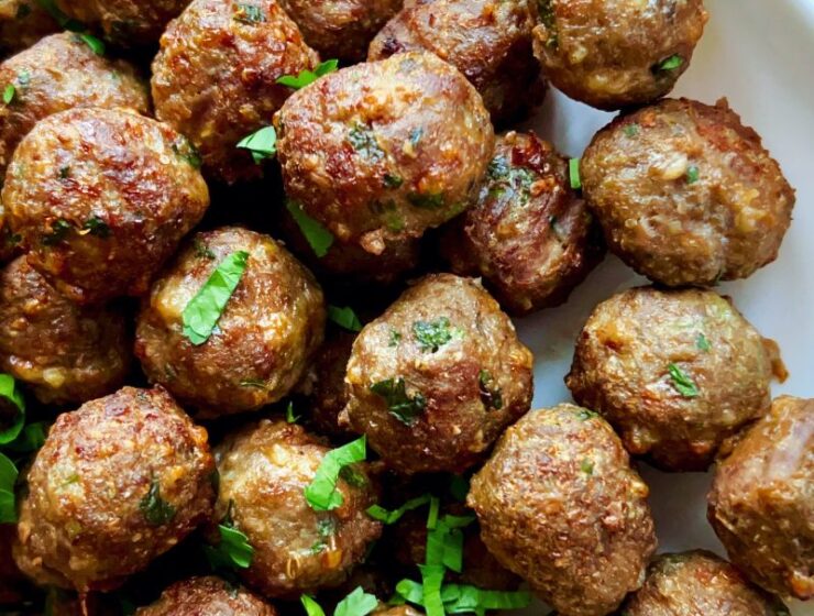 These juicy air fryer meatballs from scratch with parsley are simply the best meatball recipe you can find anywhere! Making meatballs from scratch in the air fryer saves time, energy, and calories! Then you will end up with healthy meatballs that are super tasty, juicy, tender, easily freezable, and a crowd-pleaser. Say no to store-bought meatballs; easily make your meatball recipe with healthier ingredients and freeze them afterward. Add these meatballs to marinara sauce and serve with spaghetti and any pasta of choice. #Meatballs #Airfryermeatballs #airfreyrecipes #dinnerrecipe #easymeals