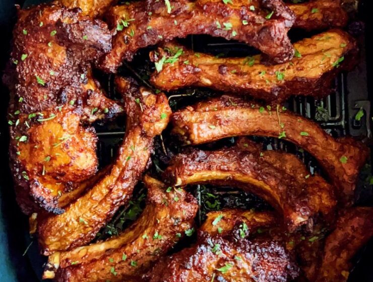 Cooking baby back ribs in the air fryer without barbecue sauce makes the best crispy ribs everyone will enjoy. Super easy-to-make juicy, tender, tasty, and crispy air fryer ribs are perfect for summer BBQs, potluck, and picnics! There’s no need to spend hours making pork ribs in the oven or grill if you have an air fryer. When you put baby pork ribs in the air fryer, they come out absolutely amazing. And with this recipe, you won’t miss BBQ sauce!