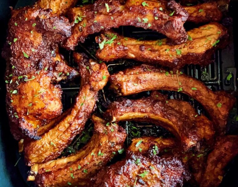Cooking baby back ribs in the air fryer without barbecue sauce makes the best crispy ribs everyone will enjoy. Super easy-to-make juicy, tender, tasty, and crispy air fryer ribs are perfect for summer BBQs, potluck, and picnics! There’s no need to spend hours making pork ribs in the oven or grill if you have an air fryer. When you put baby pork ribs in the air fryer, they come out absolutely amazing. And with this recipe, you won’t miss BBQ sauce!