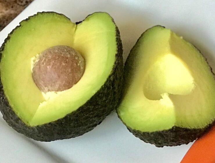 Avocado is a superfood! There are different types of Avocado, and Avocado has so many health benefits! They're delicious, incredibly nutritious, and have many health benefits! If you need an excuse to eat more Avocado, here's what to know about this delicious fruit! Also, you can add them to recipes! From avocado smoothies to guacamole or avocado sweet potato bites!