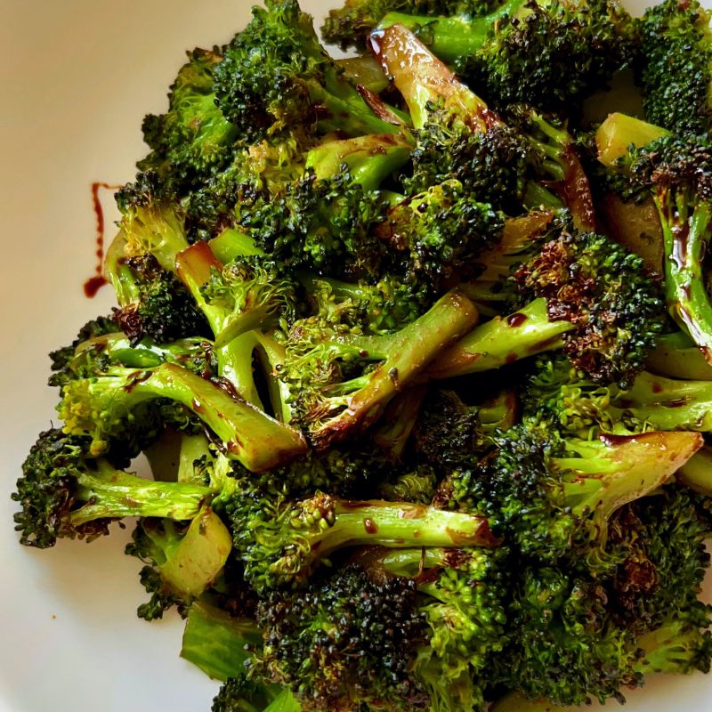 If you are looking for the next suitable vegetable to roast in your air fryer, I got you! My super easy and very tasty air fryer roasted broccoli recipe takes only 8 minutes to cook, and it’s so freaking amazing. It is packed with flavors and is currently our family’s favorite! We love serving this air fryer broccoli with my air fryer chicken thigh (highly recommended) and air-fried salmon.