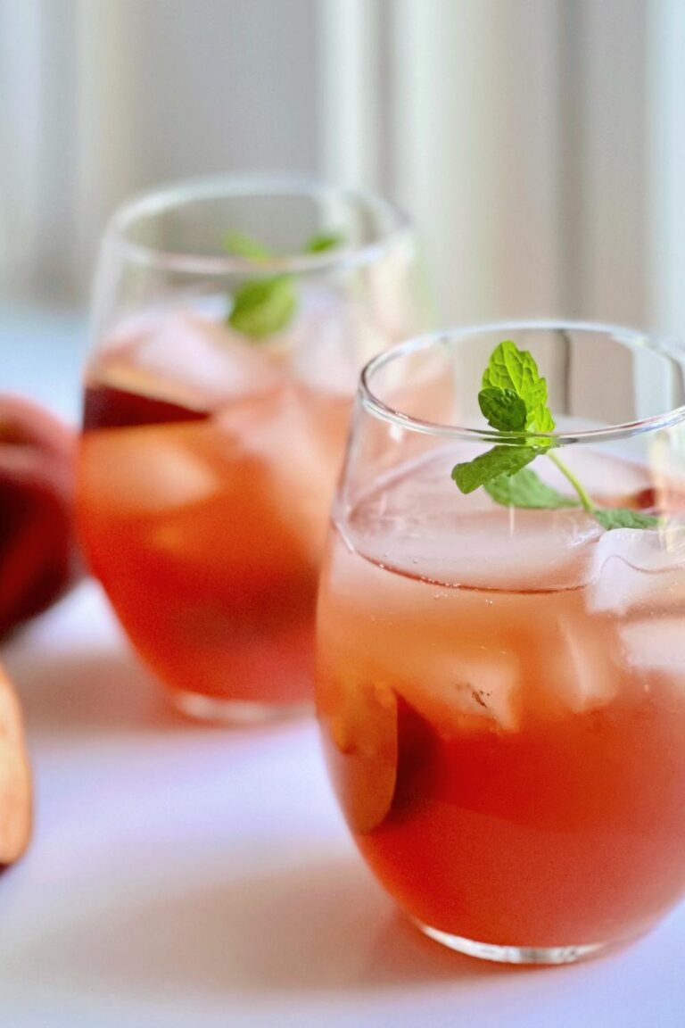 A simple recipe of fresh peach iced tea without sugar is healthy, cooling, refreshing, tasty, and the perfect thirst quencher all year round. This peach iced tea is ideal for every member of the family! The best thing about this iced tea with fresh peaches is that it uses fresh peaches and perfect brunch and dinners. 