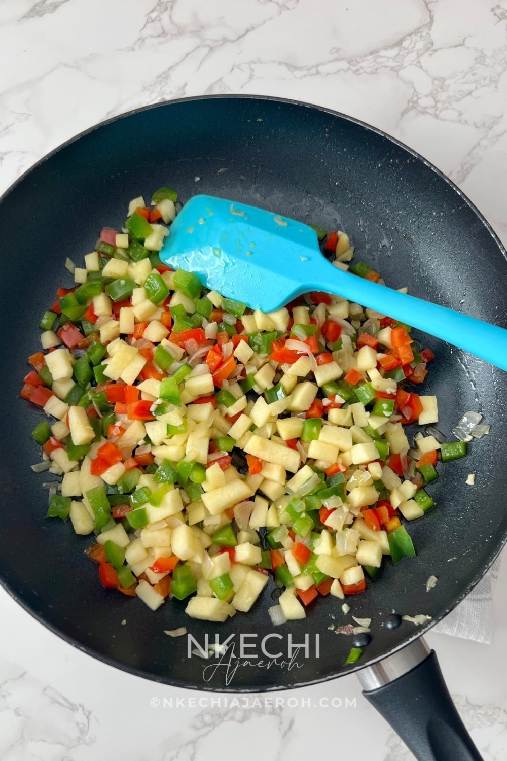 Heat 2 teaspoons of olive oil (or as needed) in a skillet over medium heat. Add the diced green and red bell peppers and gently sauté. Add the shallot and garlic, stirring so the garlic doesn’t burn. Add the finely diced apple and cook briefly to warm it through. Add a pinch of salt and Knorr to keep the vegetables from tasting bland. It's important to leave some texture in the peppers and apple, rather than cooking everything until soft.